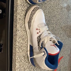 I’m dealing Nikes, Jordan’s and Lebon sneakers